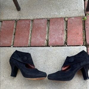 Chic Black Suede Women's Heels!